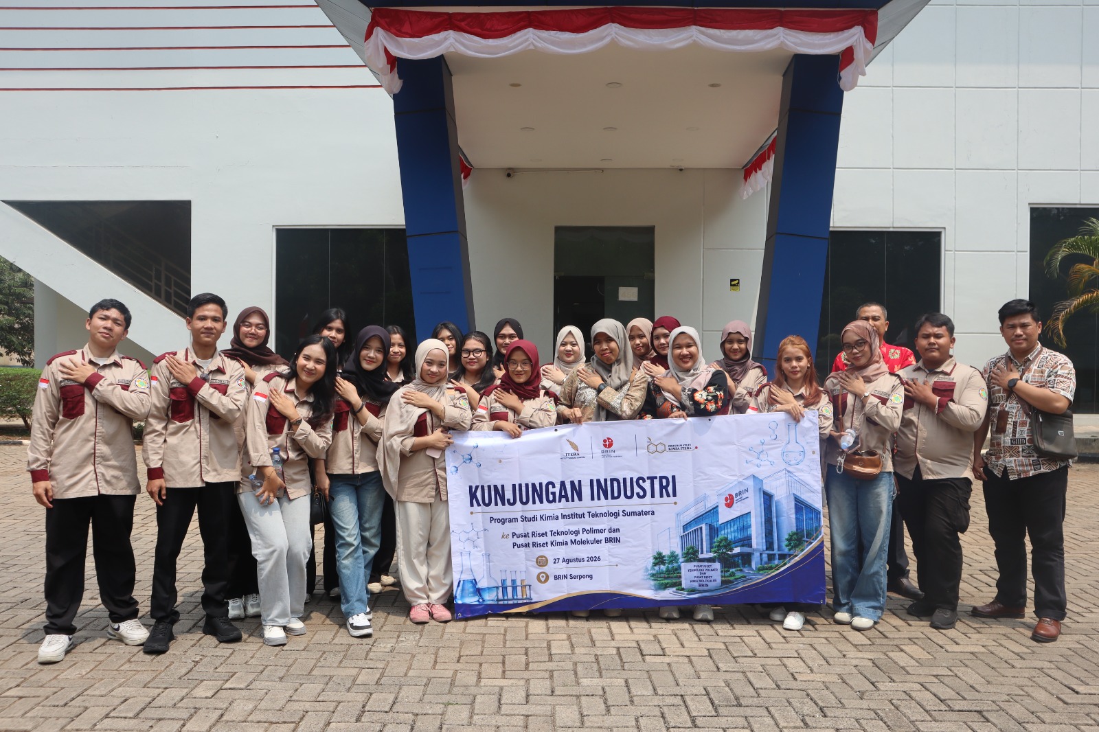 perluas-wawasan-riset-mahasiswa-kimia-itera-kunjungi-dua-pusat-riset-brin